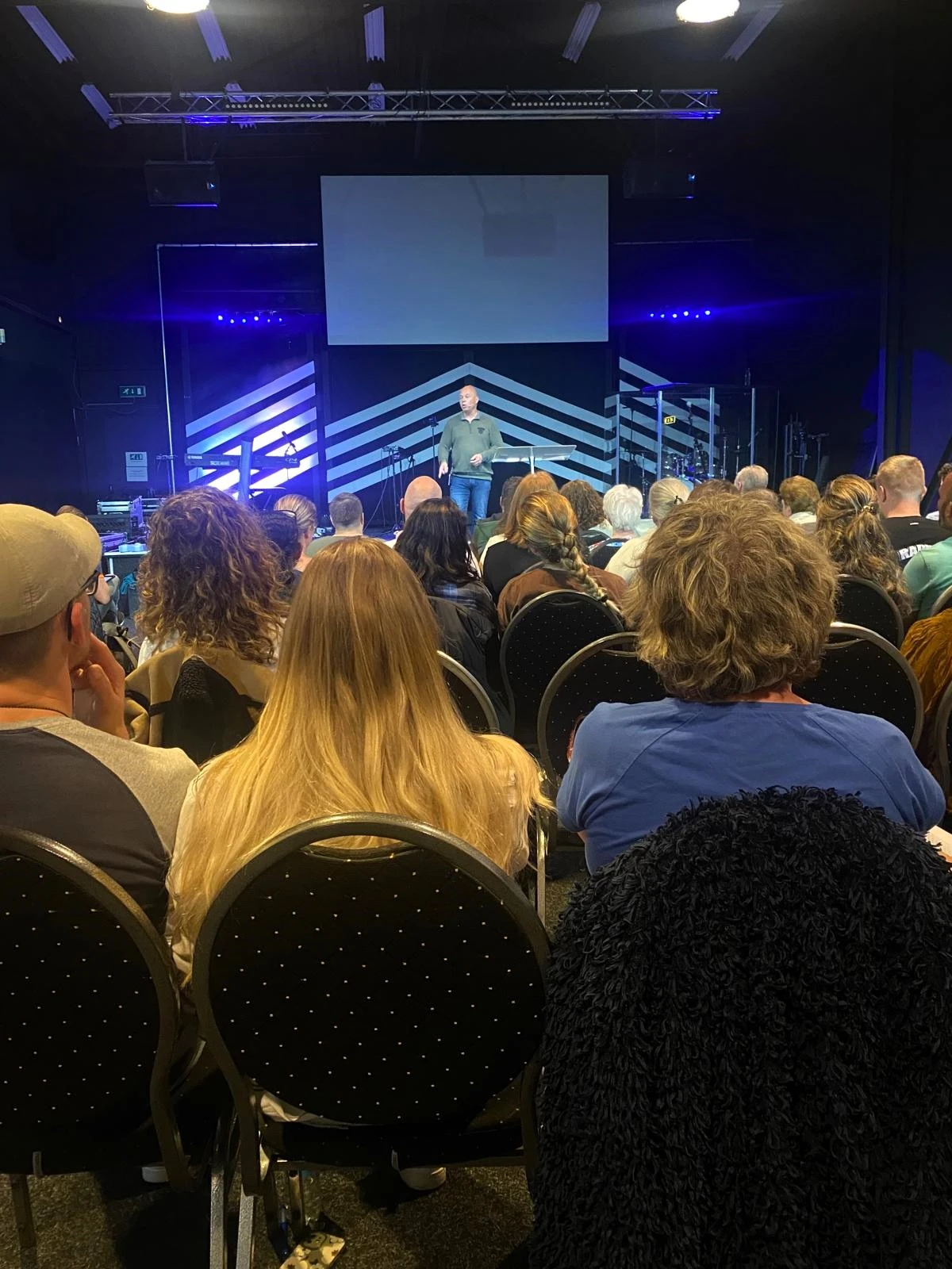 Stefandewaard.nl - Van duisternis naar licht - stappen om in vrijheid te wandelen - bevrijdingsdienst seminar